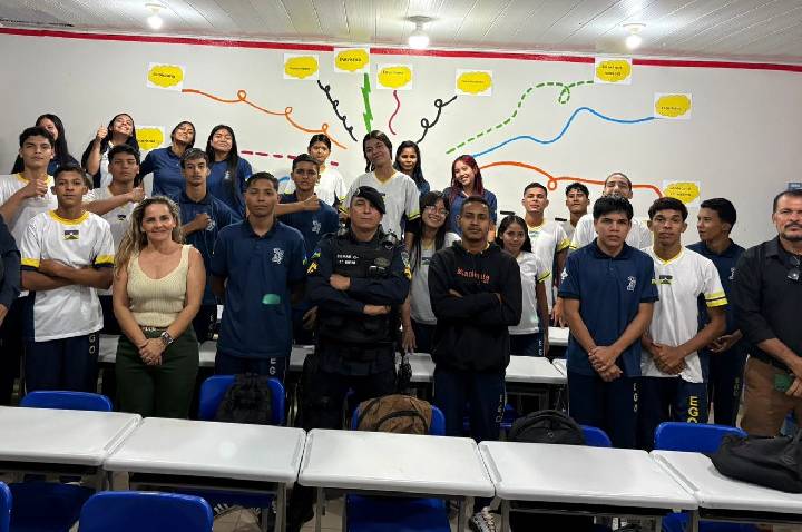 A decisão que você toma hoje pode mudar toda a sua vida: palestra orienta estudantes de Calama sobre futuro após o ensino médio