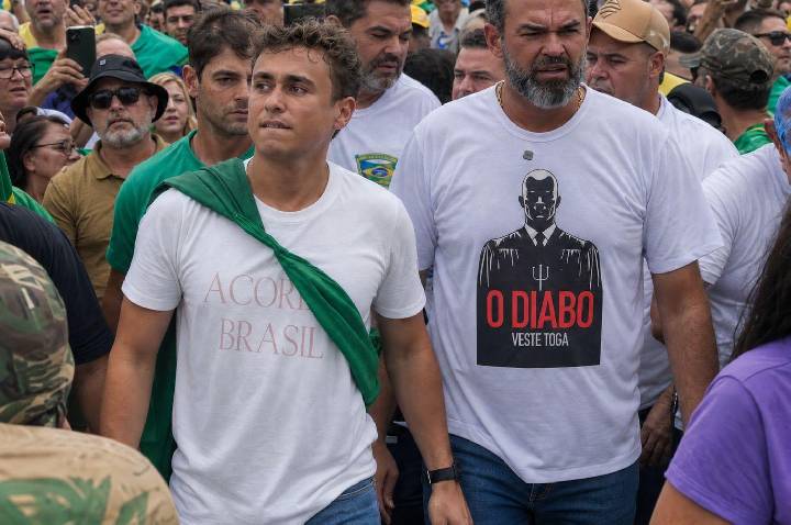 Bruno Bolsonaro Scheid e Nikolas Ferreira lideram manifestação para pressionar Davi Alcolumbre em Macapá