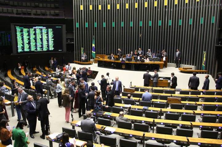 Câmara pode votar proposta que obriga SUS a aceitar exames da rede privada