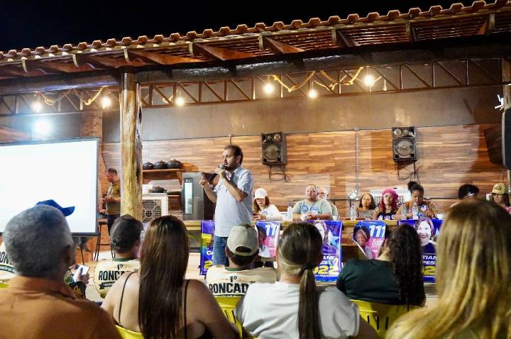 Casa cheia marca reunião de Laerte Gomes em Itapuã do Oeste