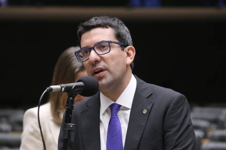 Comissão aprova projeto que proíbe penas e plumas de animais em fantasias