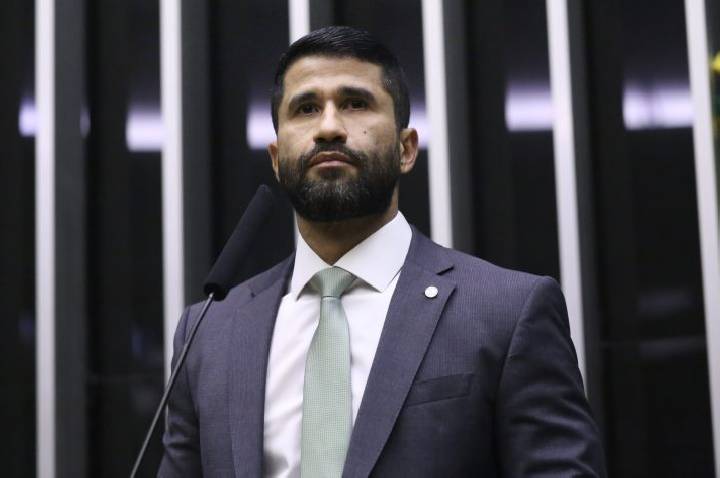 Comissão aprova proposta que reconhece certificação de bombeiro mergulhador