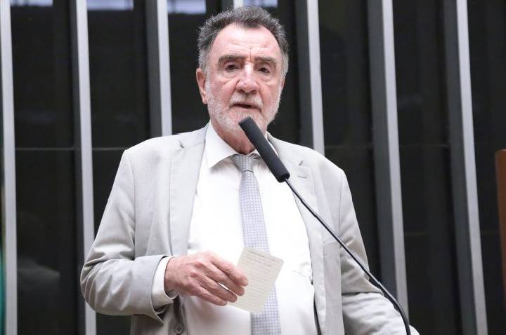 Comissão de Constituição e Justiça aprova visitação de criança e adolescente órfãos a idoso em asilo