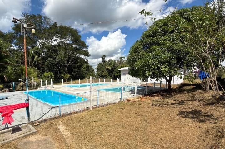 Ieda Chaves entrega complexo aquático e banheiros em associação de Ouro Preto do Oeste