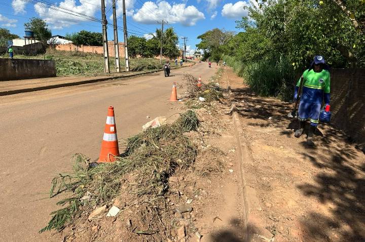 Limpeza de canal no bairro Castanheira atende pedido de Edimilson Dourado e beneficia escola Dom Pedro I