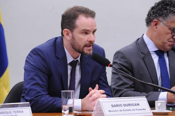 Ministro da Fazenda defende fim da jornada 6x1 em debate na Câmara dos Deputados