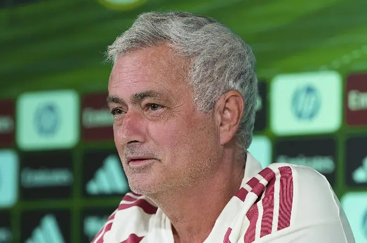 Mourinho faz alerta irônico sobre caso City: ‘Teremos que ter sorte de ainda estarmos aqui’