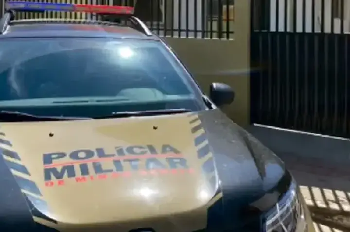 Mulher mata ex-companheiro após invasão de residência e descumprimento de medida protetiva em Minas Gerais