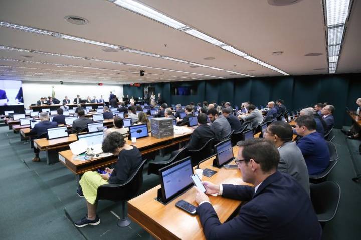 Nota da Consultoria de Orçamento sobre a LDO 2027 aponta dificuldades para estabilização da dívida pública