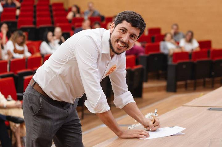 Pedro Abib assina ‘Pacto pela Educação’ e apresenta propostas para a rede de ensino