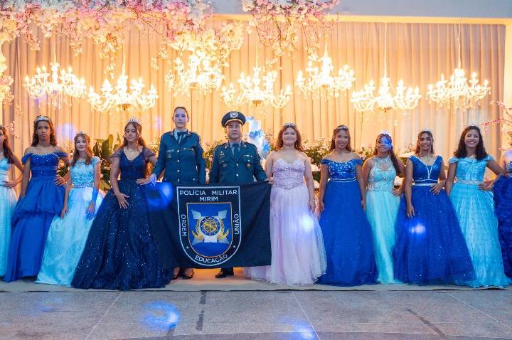 POLÍCIA MILITAR MIRIM DE JI-PARANÁ REALIZA 2º BAILE DE DEBUTANTES PARA 15 ALUNAS DO PROJETO