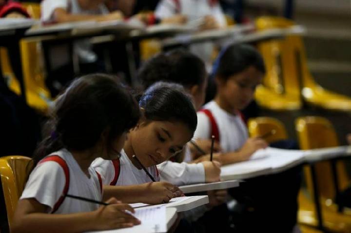 Projeto abona faltas escolares de estudantes com deficiência durante período menstrual
