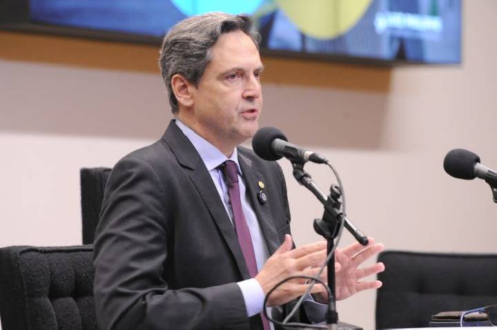 Projeto cria regras para fiscalizar pessoas expostas politicamente