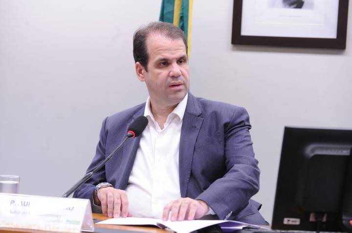 Projeto torna obrigatório indicar a cor de roupa na etiqueta para auxiliar daltônicos