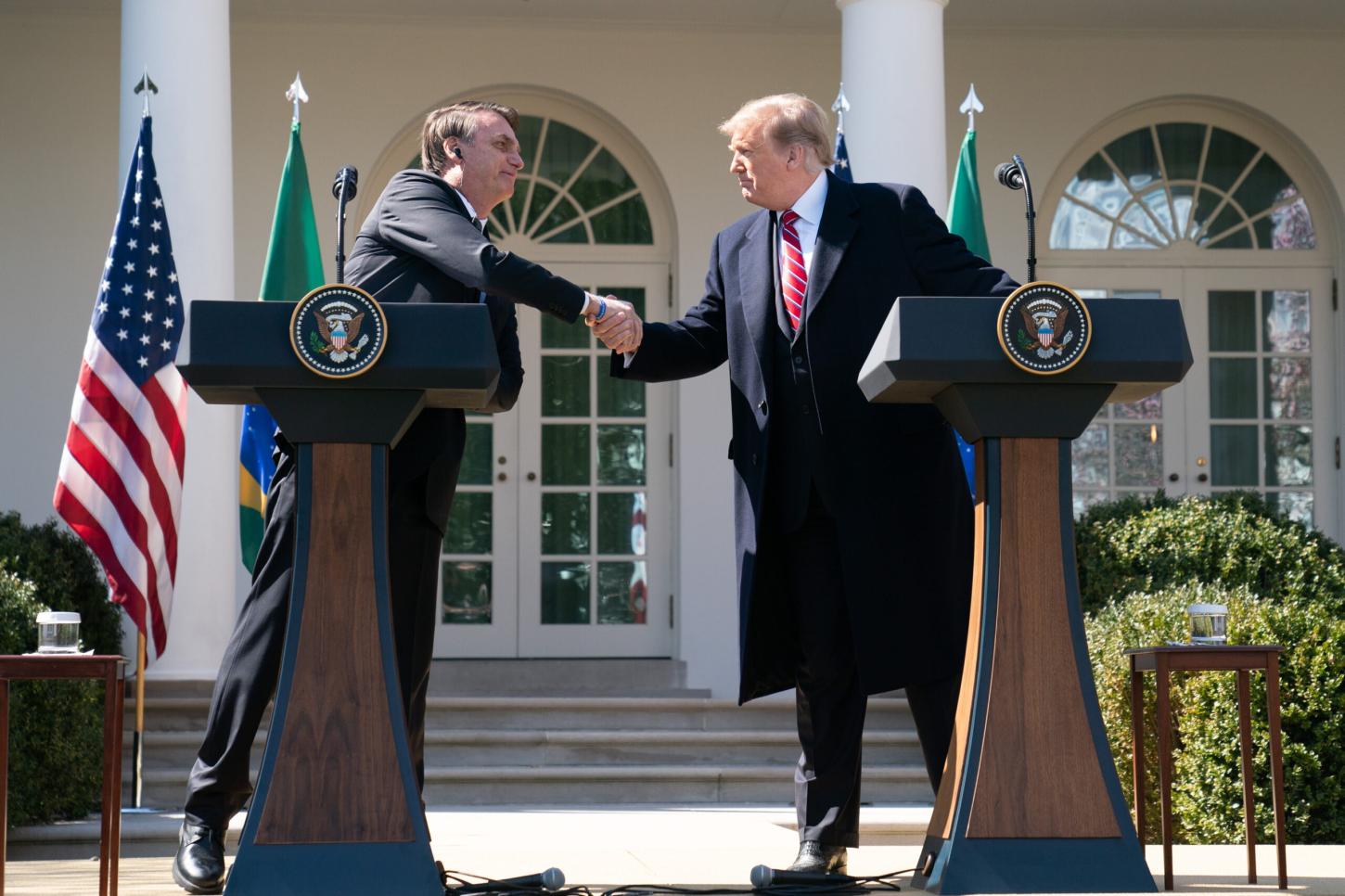 Bolsonaro já fez Trump desistir das tarifas. Agora, Lula será testado