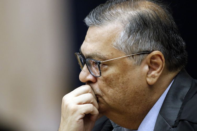 Dino aprova plano do Congresso e libera pagamento de emendas