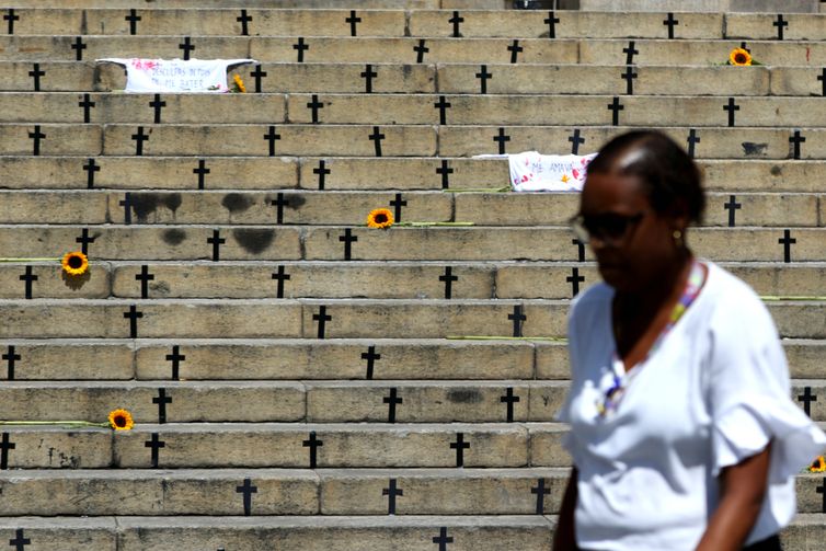 A cada 17 horas, ao menos uma mulher foi vítima de feminicídio em 2024