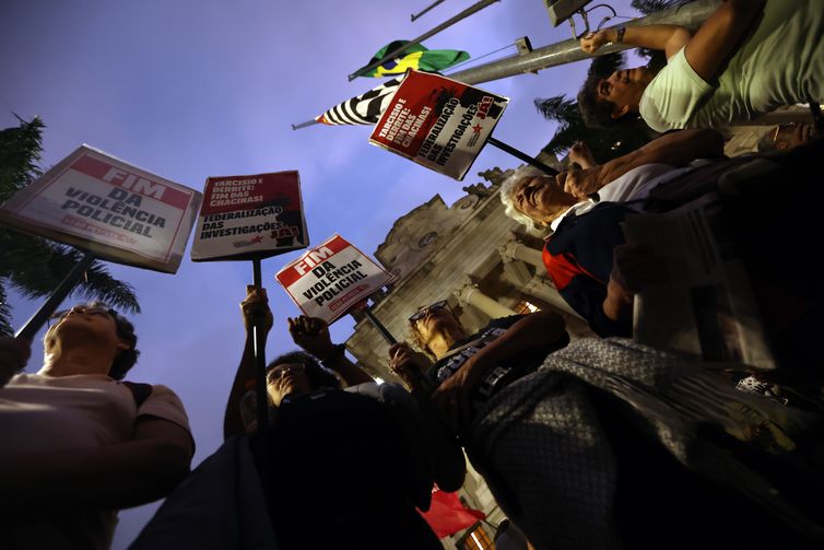Atos no RJ e em SP protestam contra racismo e violência policial