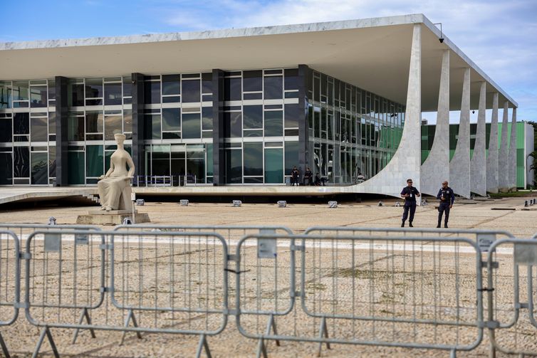 Defesas dos acusados de golpe pedem julgamento no plenário do STF