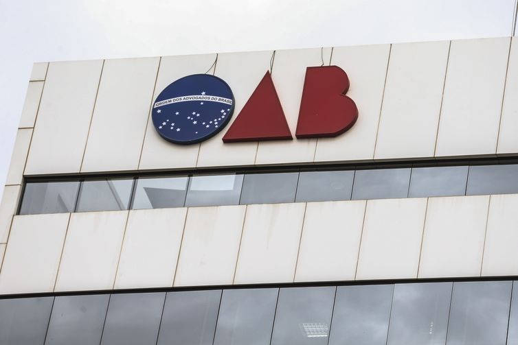 OAB-RJ pede a exclusão de advogado por ataques racistas contra juíza