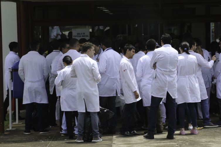 Revalida 2024: aprovados devem indicar universidades para revalidação