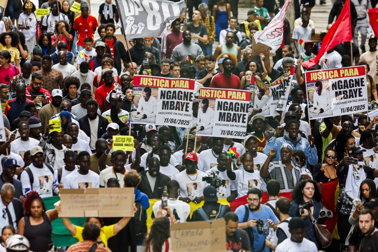 Ato em São Paulo pede justiça no caso de senegalês morto por PM