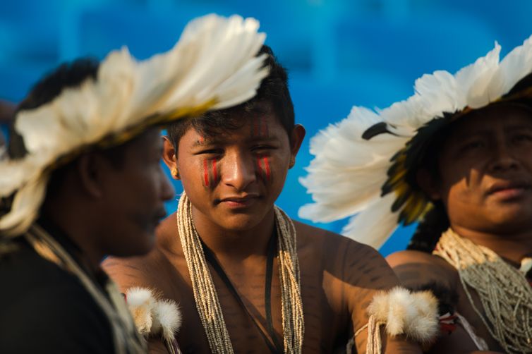 Cercado por fazendas, povo Rikbaktsa luta para manter modo de vida