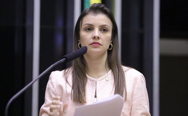 Deputada federal acusa marido de agressões físicas e psicológicas
