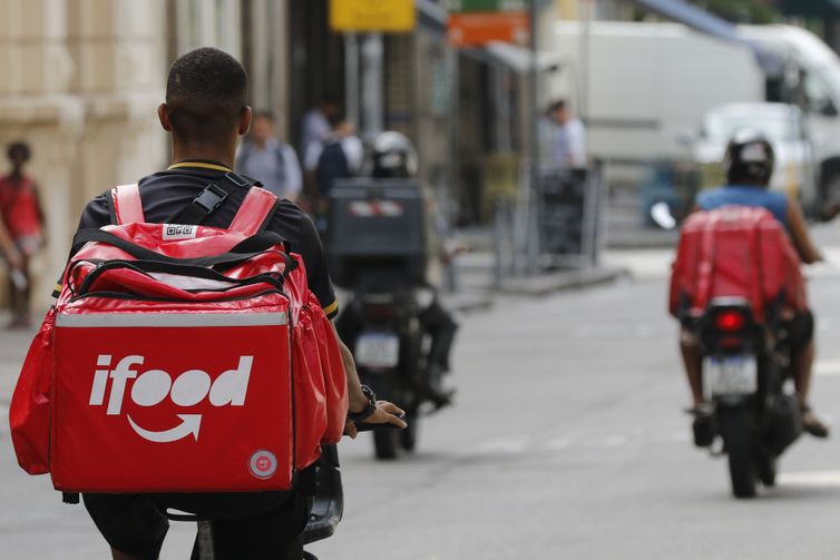 Entenda as diferenças entre trabalhador informal, MEI, autônomo e CLT