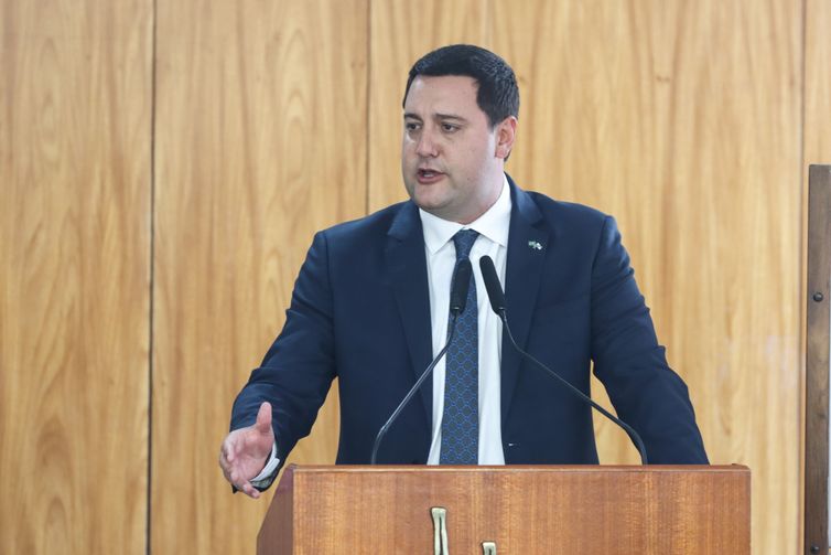 Governador do Paraná elogia parceria com Lula em concessão de rodovias