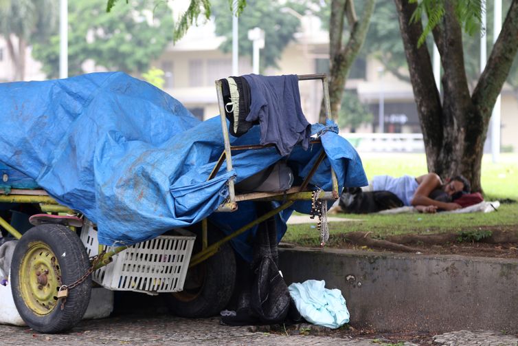 Mais de 335 mil pessoas vivem em situação de rua no Brasil 