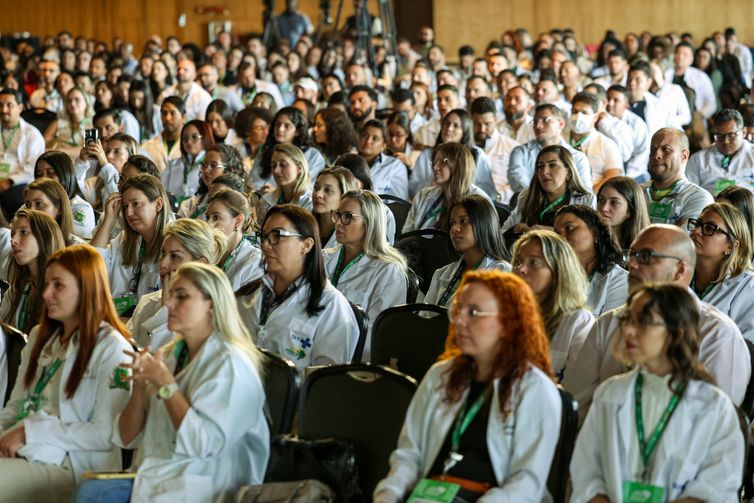 Mais Médicos: 407 profissionais começam a atuar em 22 estados