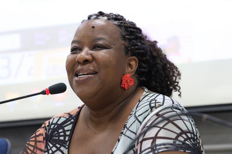 Ministra destaca multilateralismo na solução de questões da humanidade