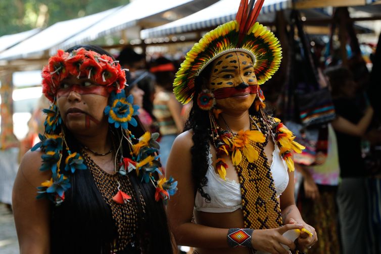 No Rio, evento reúne 25 etnias e celebra Dia dos Povos Indígenas