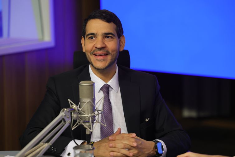 AGU pede bloqueio de R$ 2,5 bi de 12 associações por fraudes no INSS