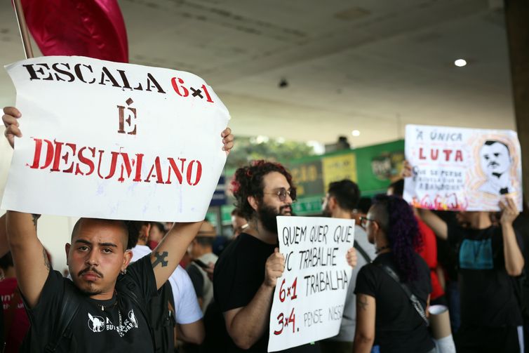 Movimentos pressionam por debate da redução da jornada no Congresso