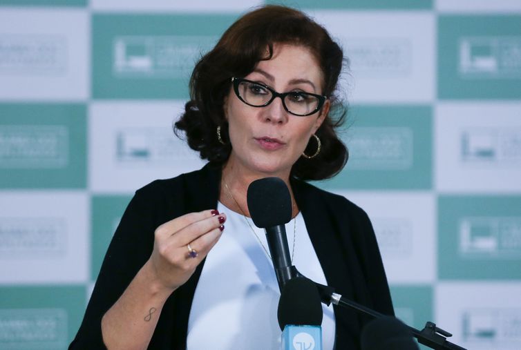 Por unanimidade, STF condena Carla Zambelli a 10 anos de prisão 