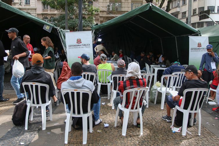 Semana do Registro Civil atende população em situação de rua em SP