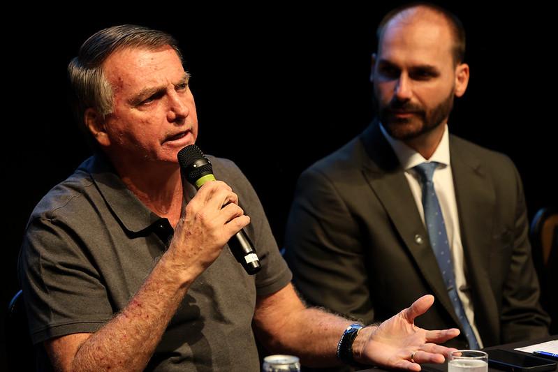 Bolsonaro diz ter enviado R$ 2 milhões a Eduardo nos EUA