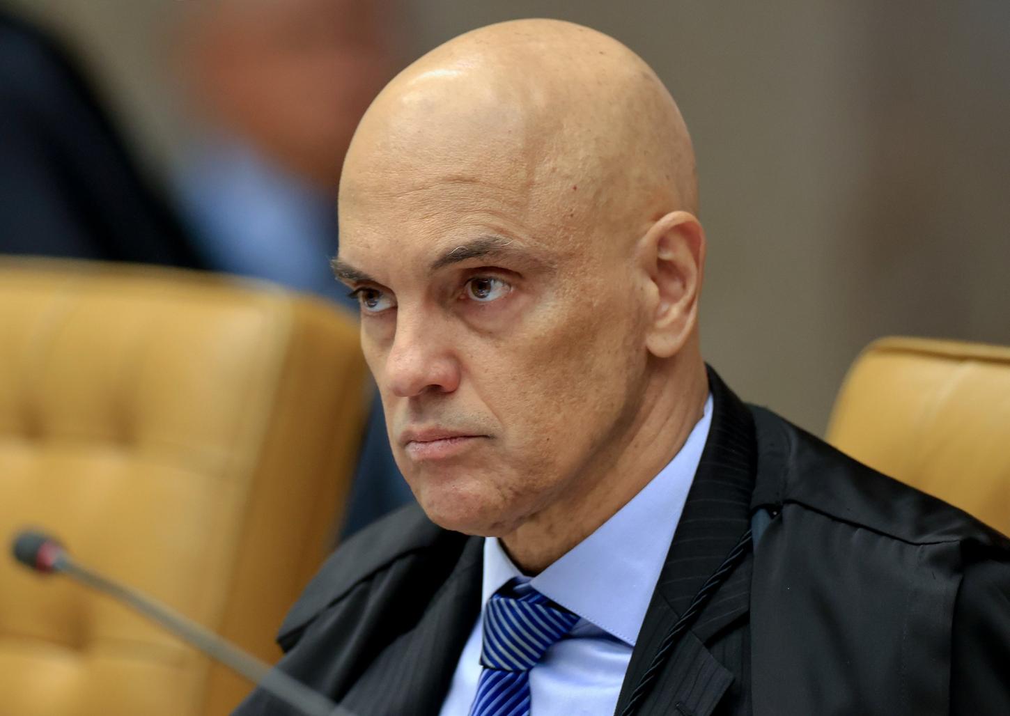 Em livro, Moraes era contra prisões de parlamentar, como as que defende hoje