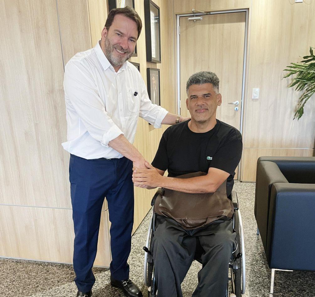 Alex Redano solicita viatura para Patrulha Maria da Penha em Ouro Preto do Oeste