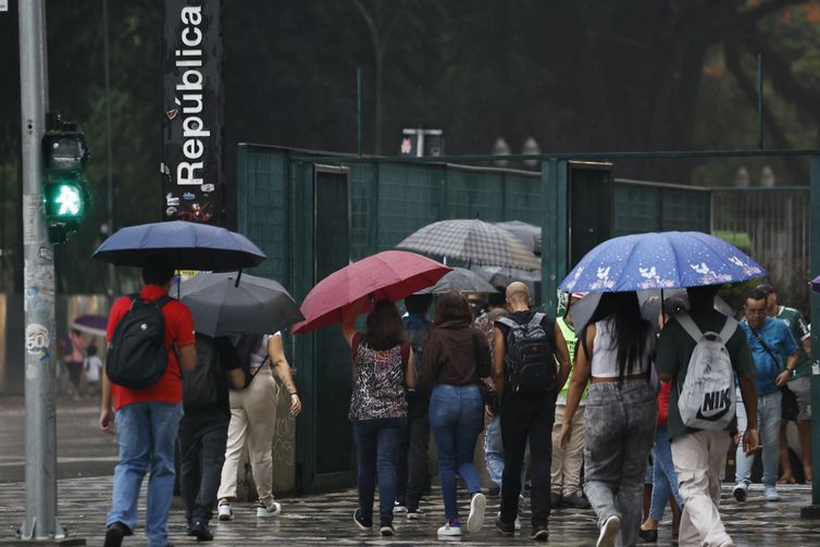 Defesa Civil de São Paulo alerta para temporais em parte do estado 