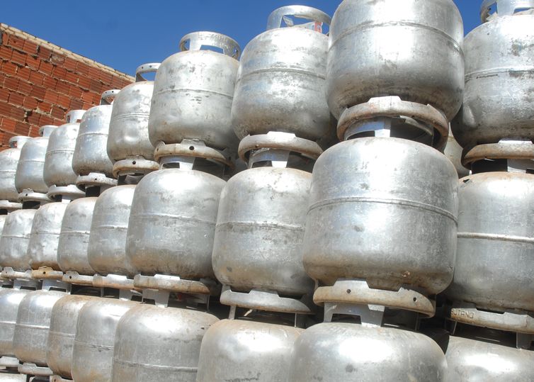 Gás gratuito: programa para baixa renda será lançado semana que vem