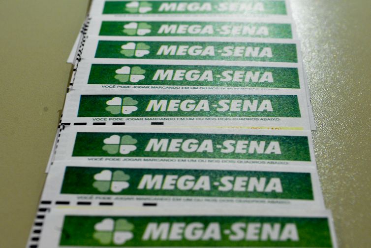 Mega-Sena acumula e prêmio principal vai para R$ 8 milhões