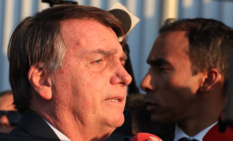 Moraes autoriza Bolsonaro a receber visita de médicos particulares