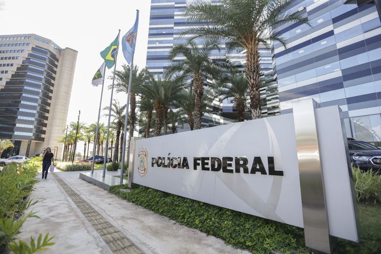 PF faz operação para combater tráfico internacional de drogas