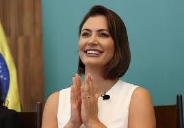 Michelle Bolsonaro defende ex-marido e reconhece “deslizes” em falas de Jair Bolsonaro