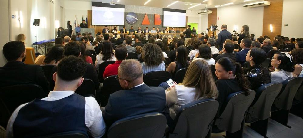 Deputado Cássio Gois destaca importância da advocacia e da justiça em sessão solene da Alero em Cacoal