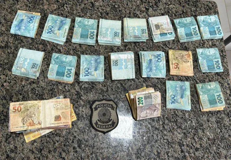 PF deflagra operações contra garimpo ilegal em rios das Terras Indígenas