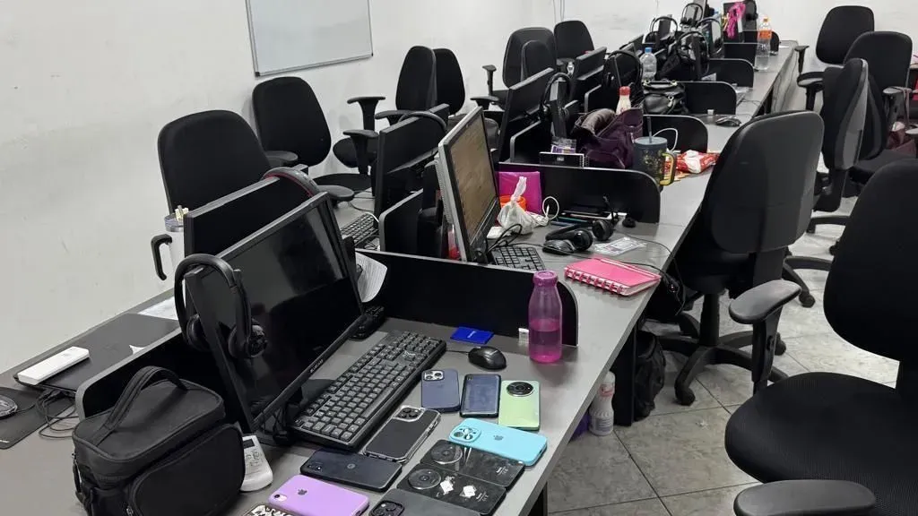 Polícia do RJ desarticula grupo que aplicava golpes religiosos via call center